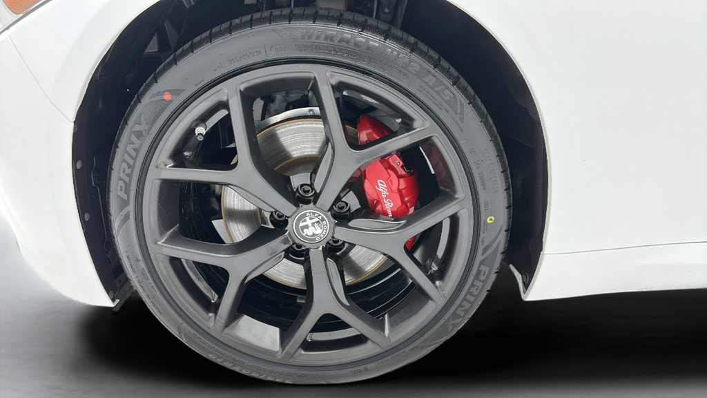 Used 2021 Alfa Romeo Giulia Ti w/ Nero Edizione AWD/4WD image 8