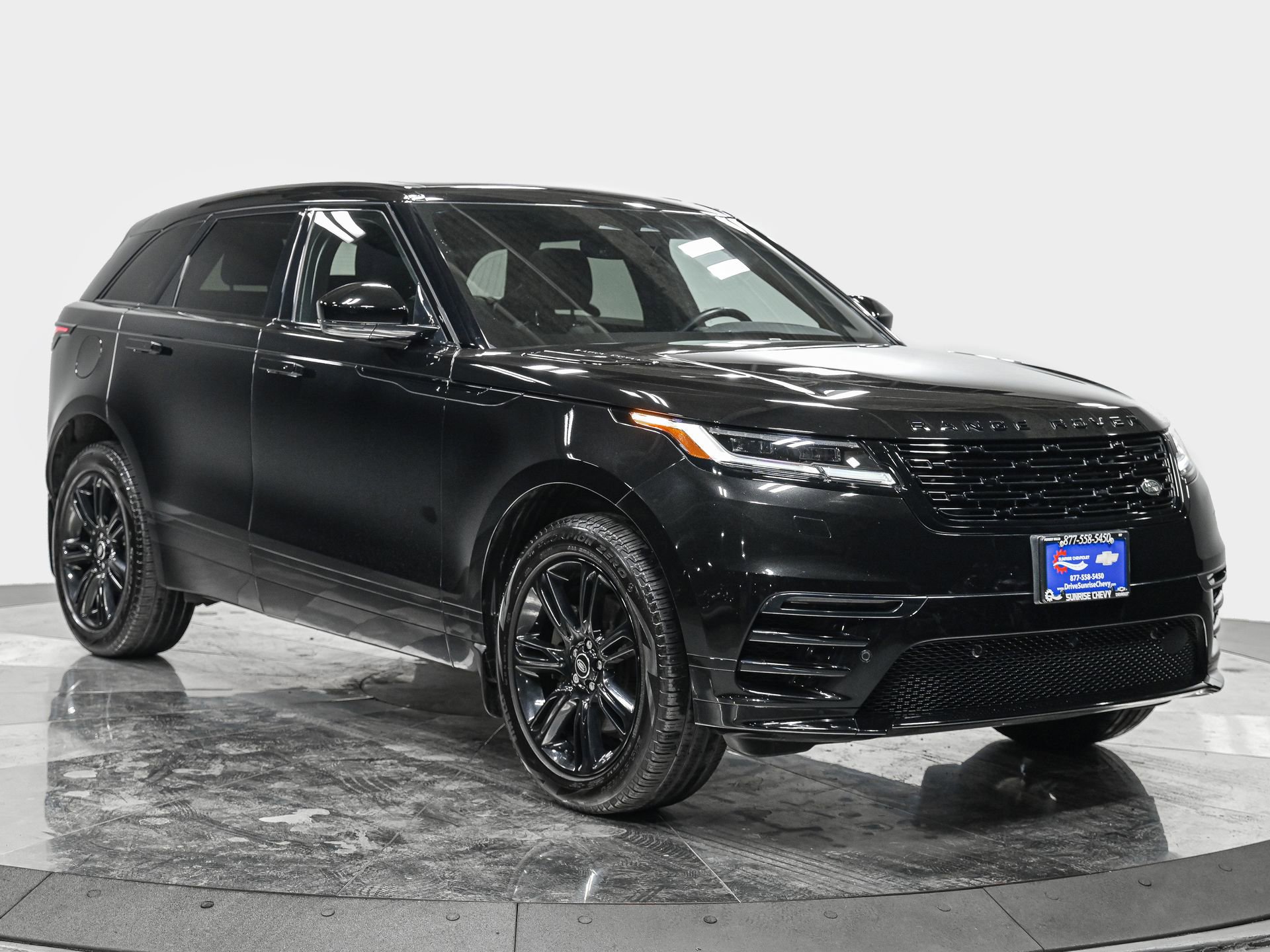 Used 2024 Land Rover Range Rover Velar Dynamic SE image 9