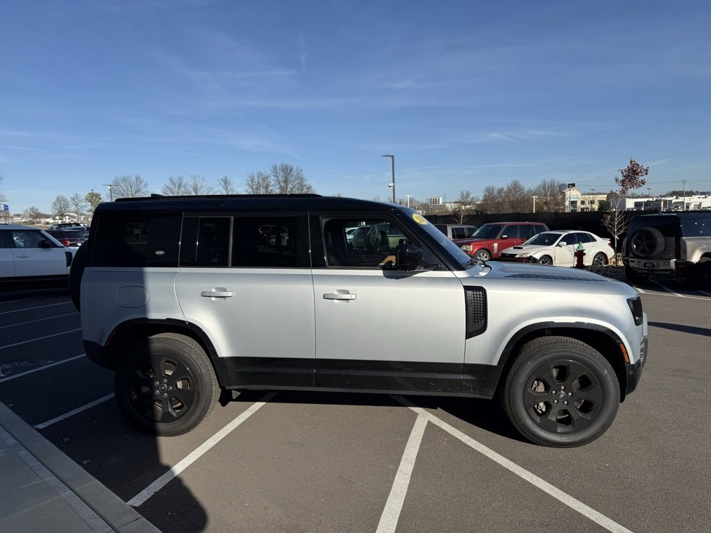 Used 2023 Land Rover Defender 110 X-Dynamic SE image 7