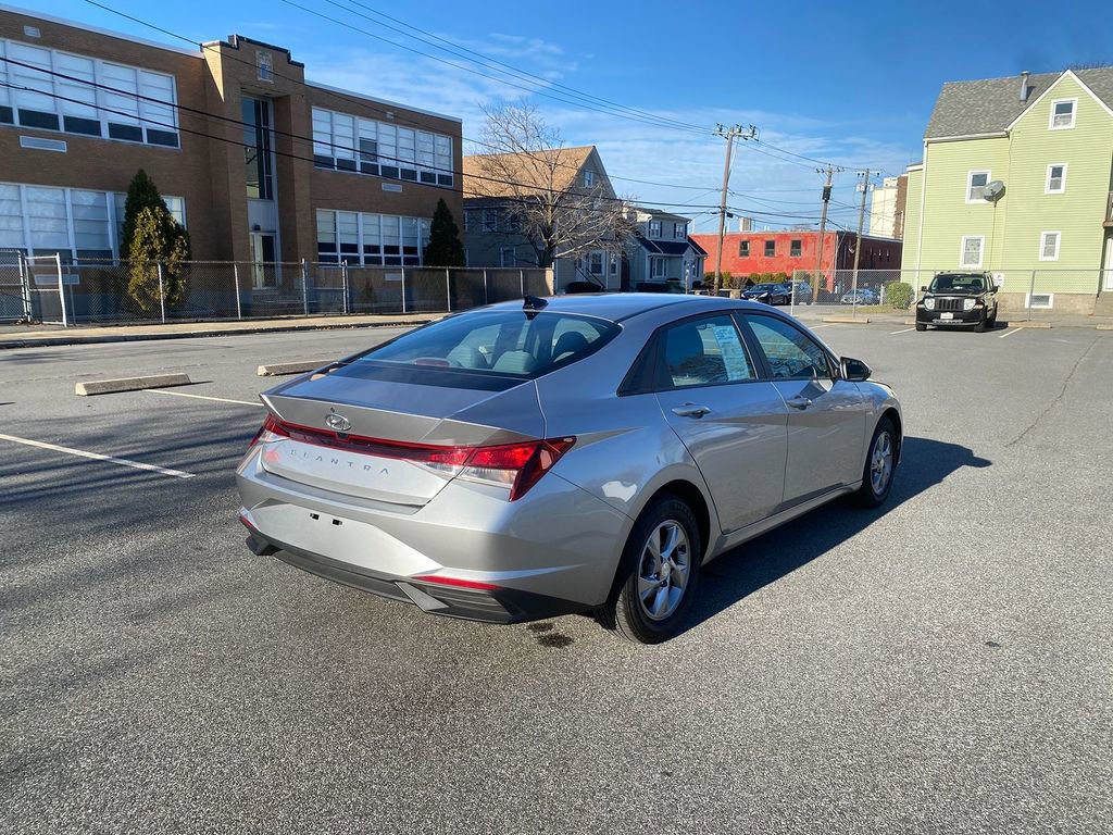 Used 2021 Hyundai Elantra SE image 5