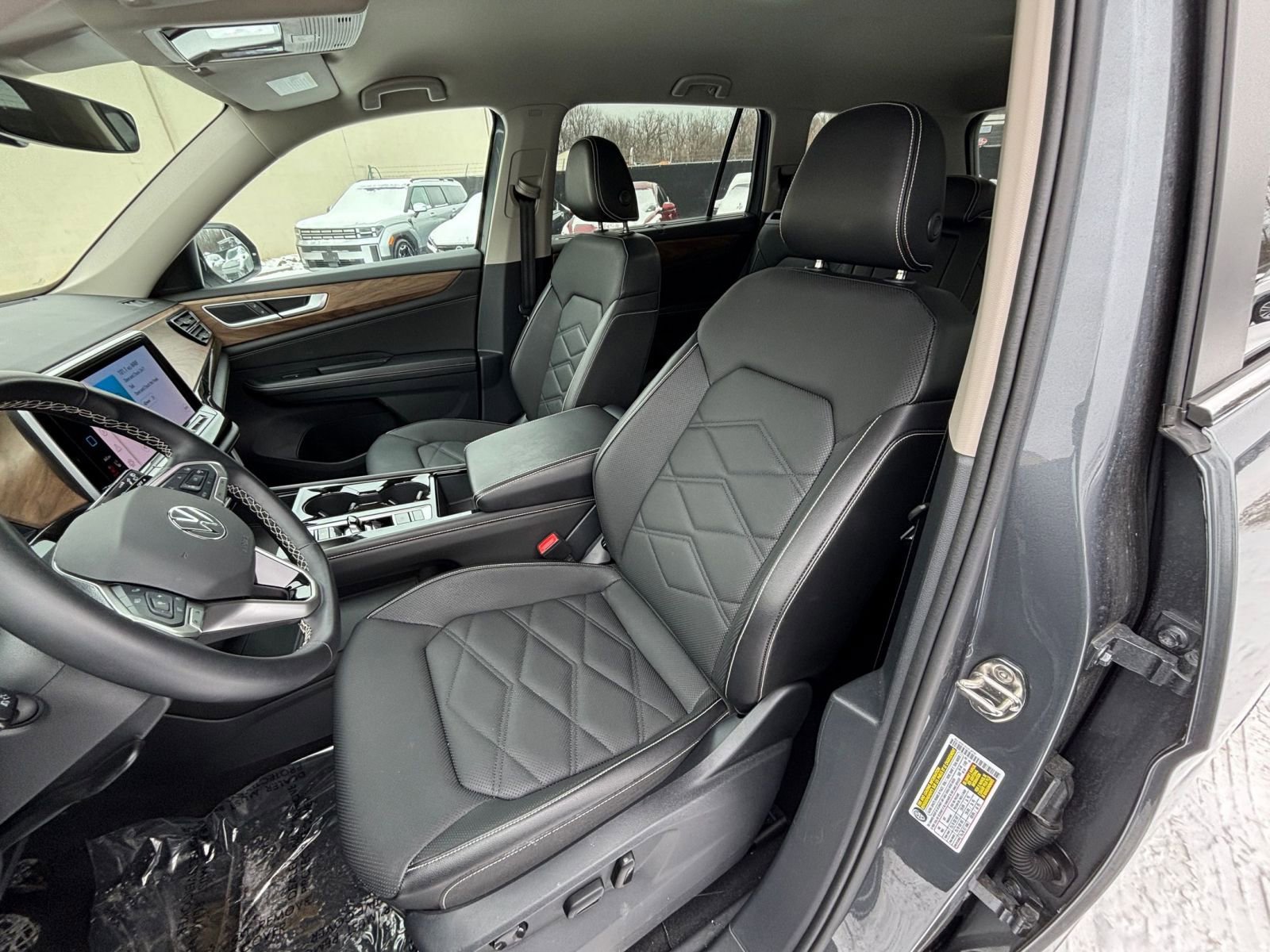 Used 2025 Volkswagen Atlas SE image 37