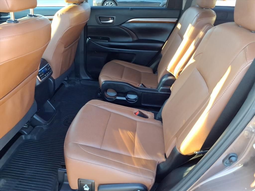 Used 2019 Toyota Highlander Limited Platinum image 7