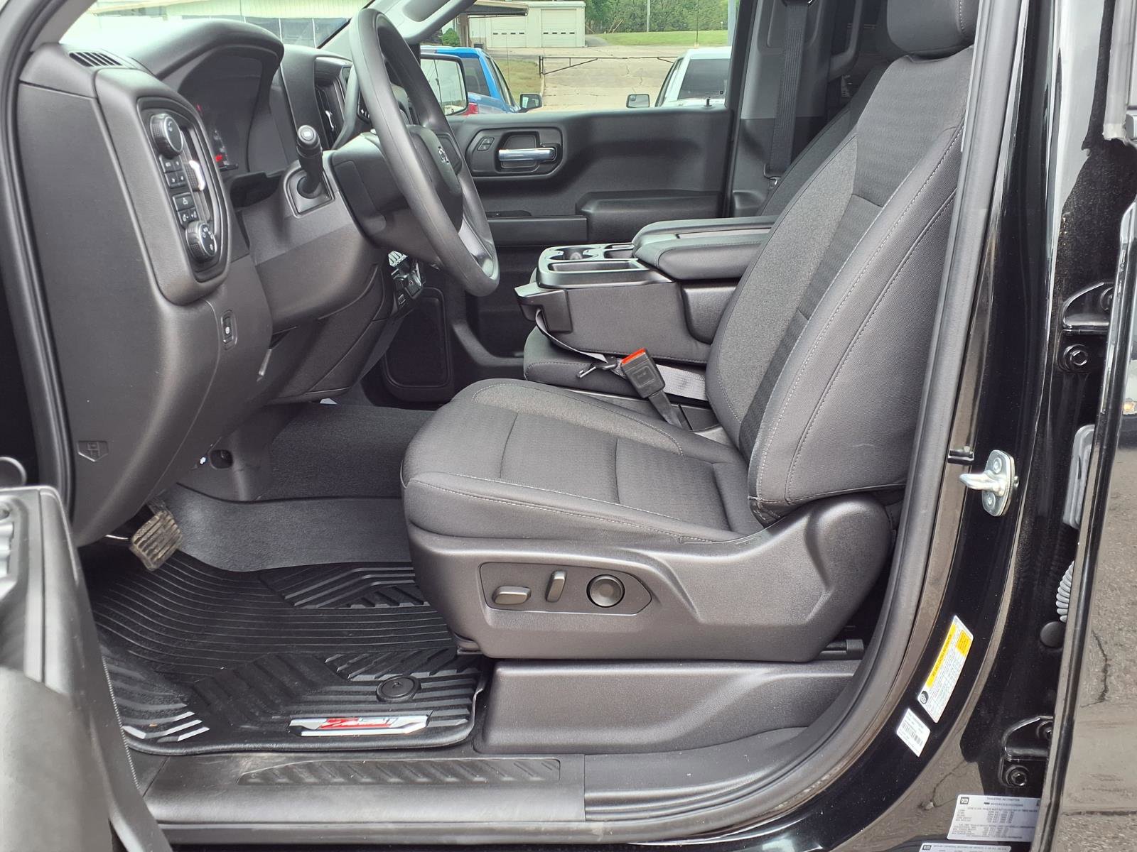 Used 2025 Chevrolet Silverado 1500 Custom Trail Boss AWD/4WD image 14