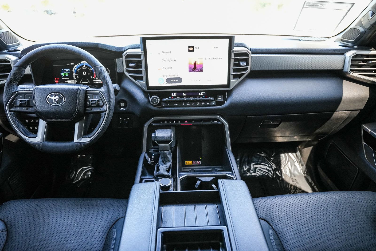 Used 2025 Toyota Tundra Limited AWD/4WD image 12