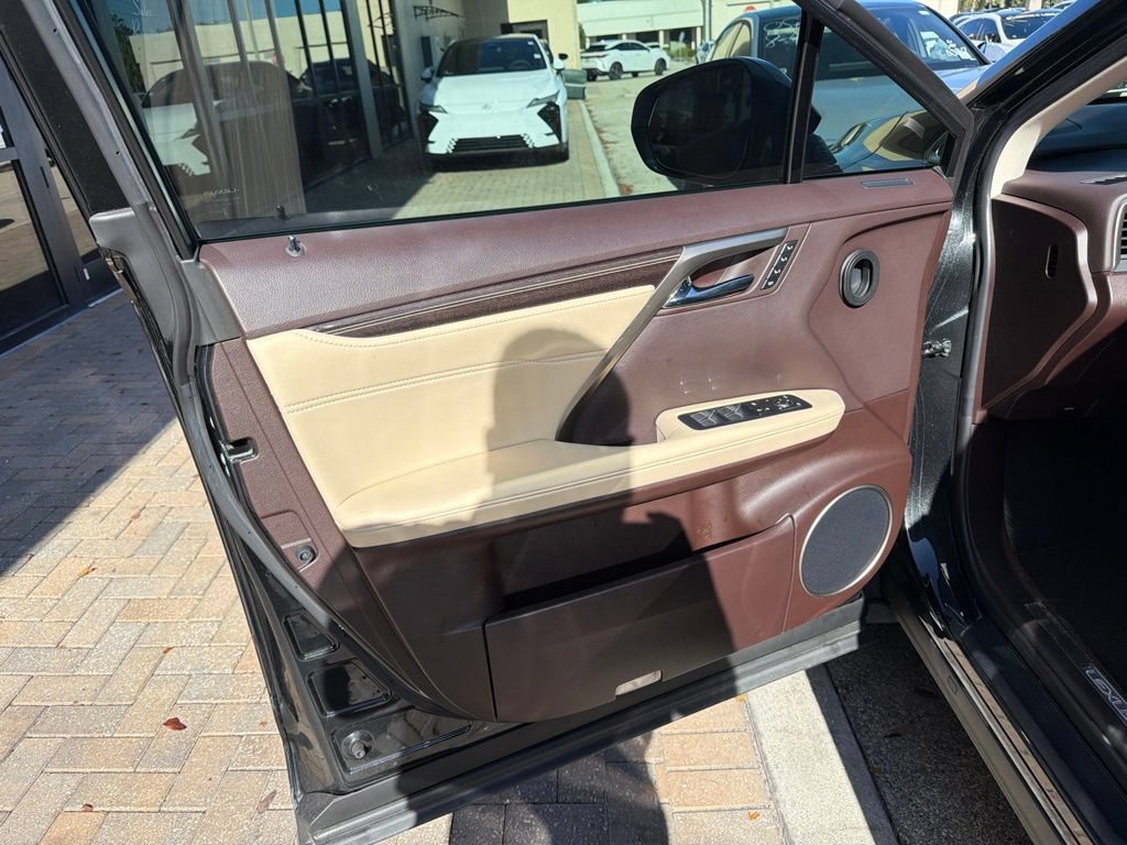 Used 2019 Lexus RX 350L Luxury w/ Cold Area Package (CT) FWD image 11