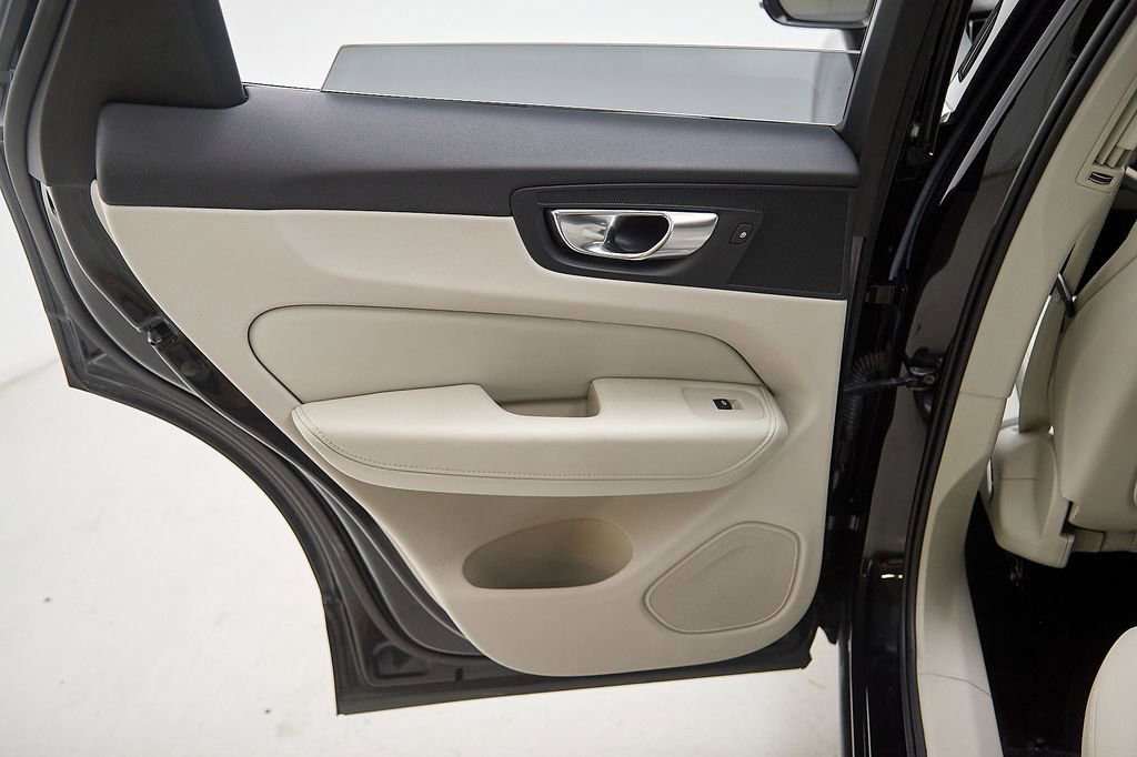 Certified 2023 Volvo XC60 B5 Plus w/ Climate Package image 18