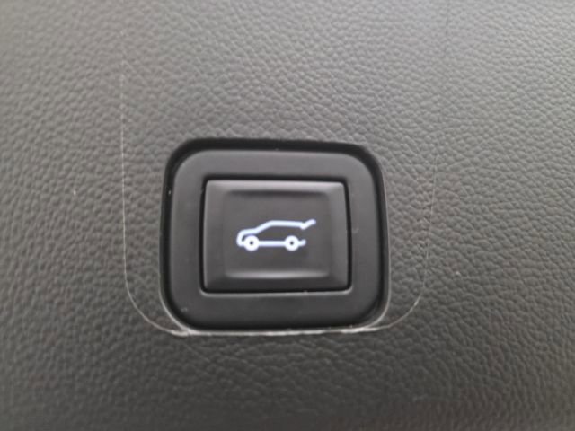 Used 2023 Chevrolet Traverse LT w/ LT Premium Package image 33