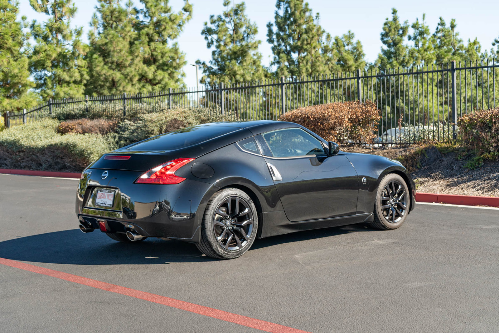 Used 2017 Nissan 370Z Coupe RWD image 9