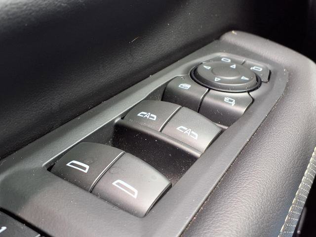 Used 2022 GMC Yukon SLT w/ SLT Premium Package AWD/4WD image 16