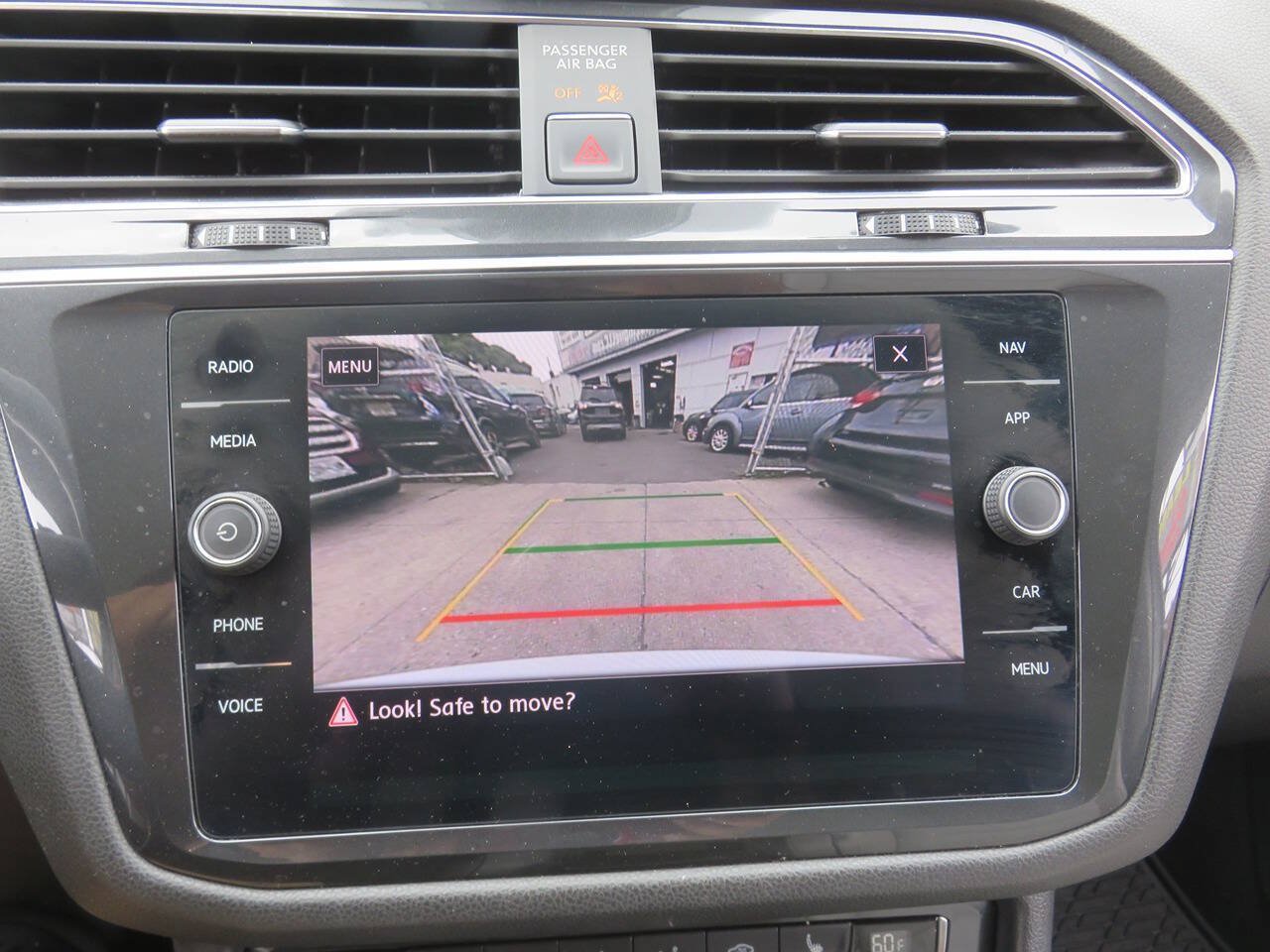 Used 2018 Volkswagen Tiguan SEL Premium AWD/4WD image 18