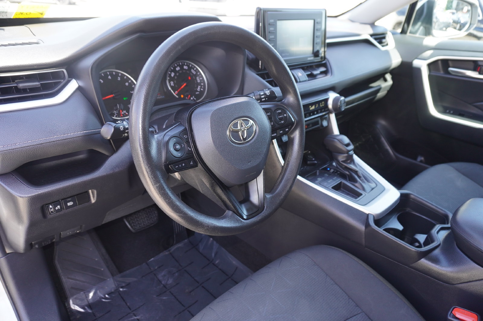 Used 2021 Toyota RAV4 XLE FWD image 12