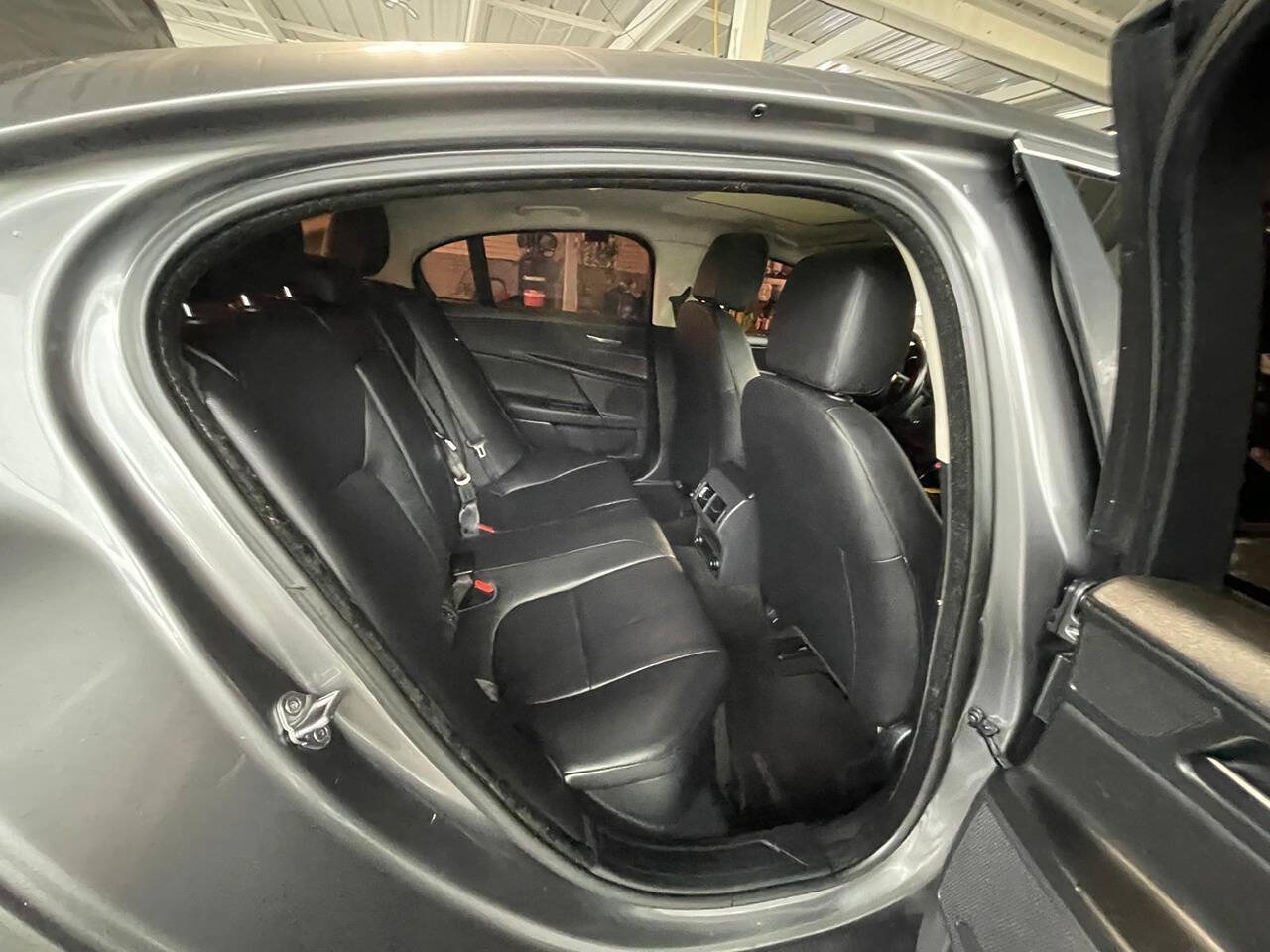 Used 2018 Jaguar XE Premium RWD image 13