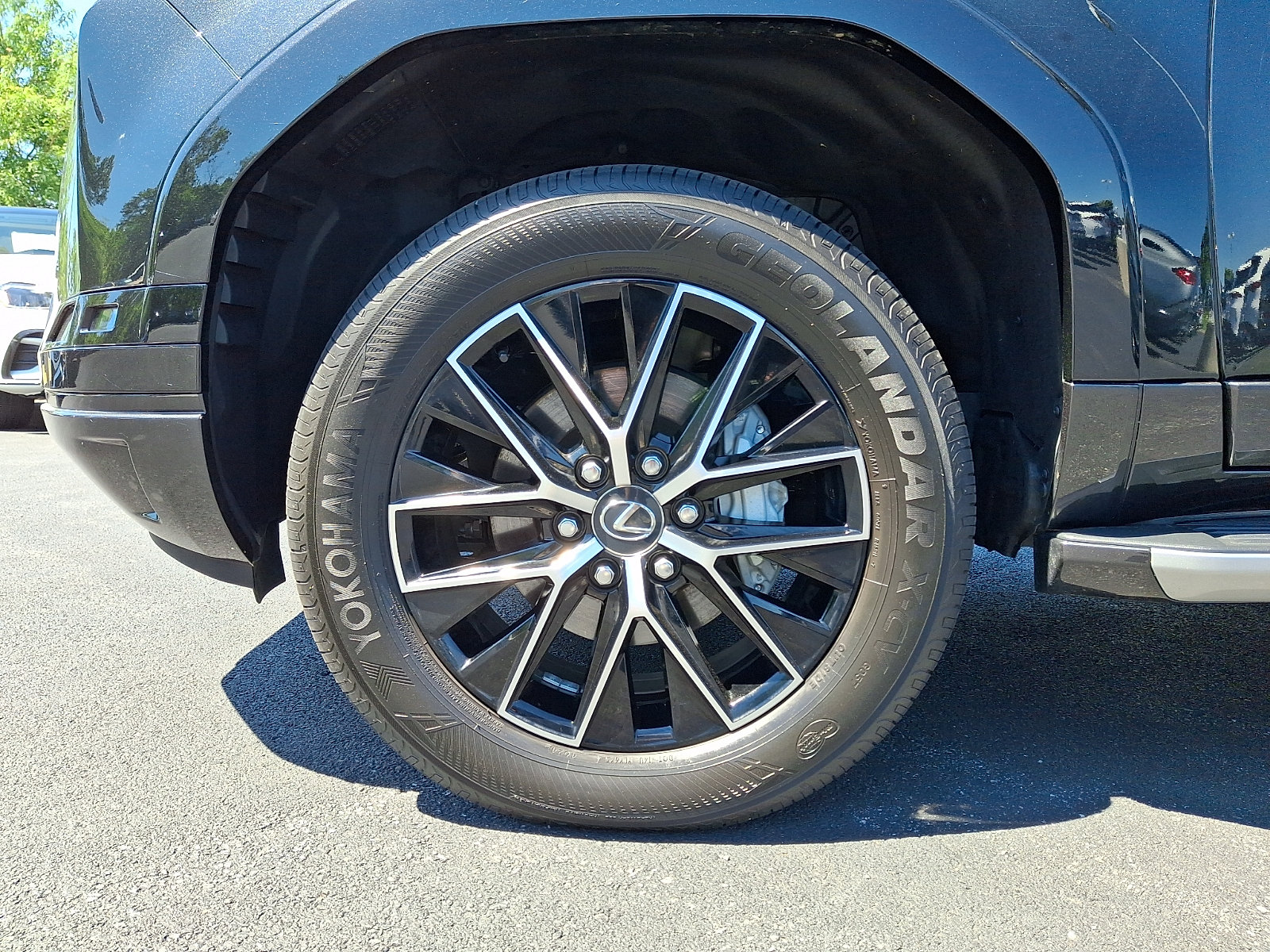 Used 2025 Lexus GX 550 w/ Accessory Package (2T) AWD/4WD image 8