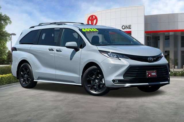Used 2026 Toyota Sienna XLE Woodland Edition AWD/4WD image 2