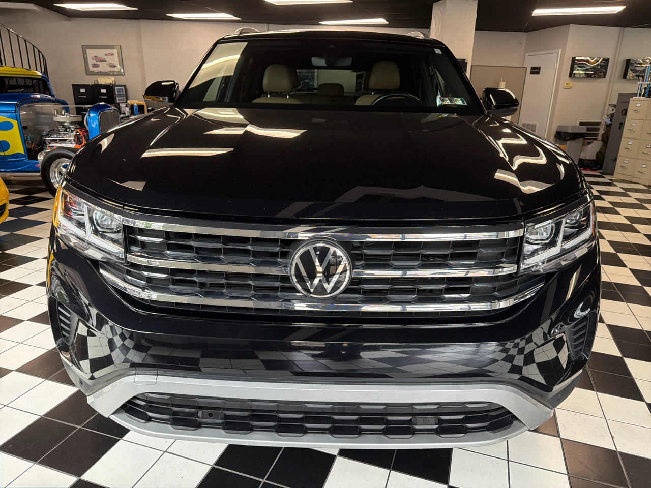 Used 2020 Volkswagen Atlas Cross Sport SEL image 2