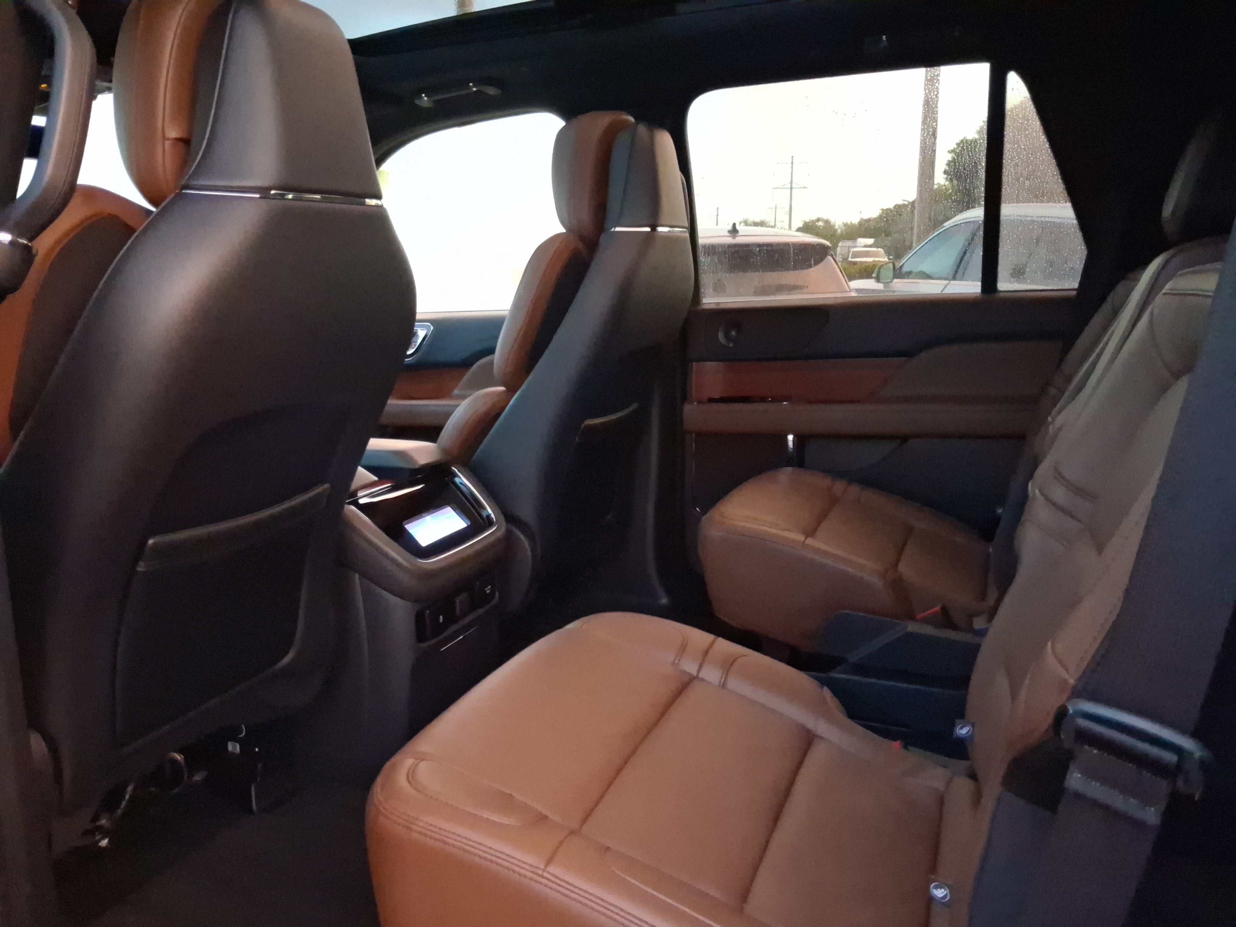 Certified 2024 Lincoln Navigator Reserve AWD/4WD image 5