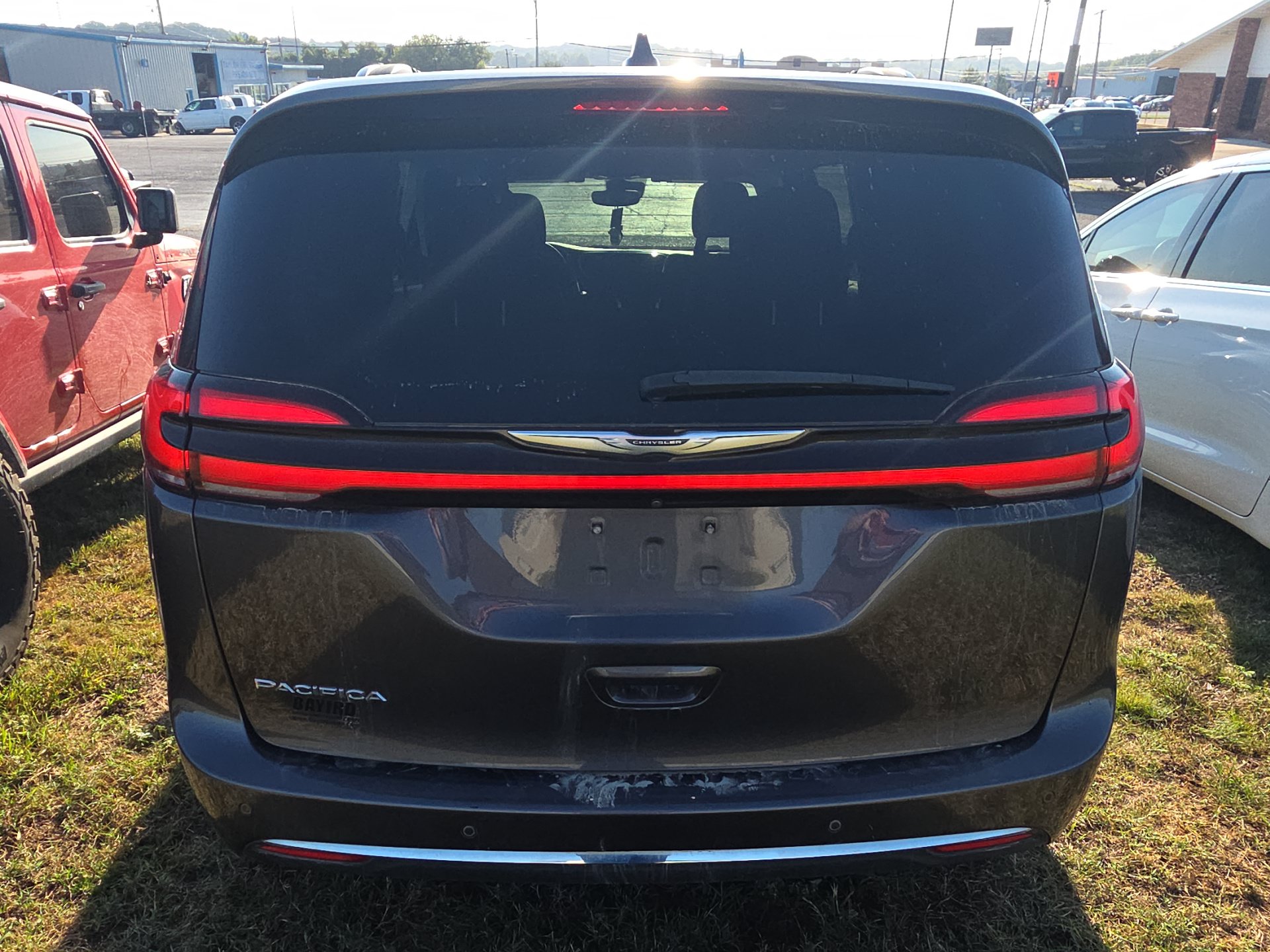Used 2021 Chrysler Pacifica Touring FWD image 5