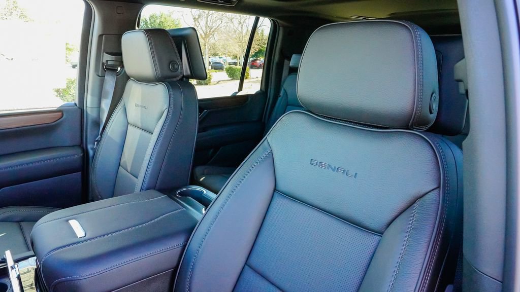 New 2026 GMC Yukon XL Denali w/ Denali Reserve Package image 16