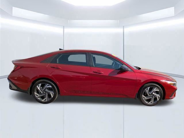 Certified 2025 Hyundai Elantra Sport FWD image 3