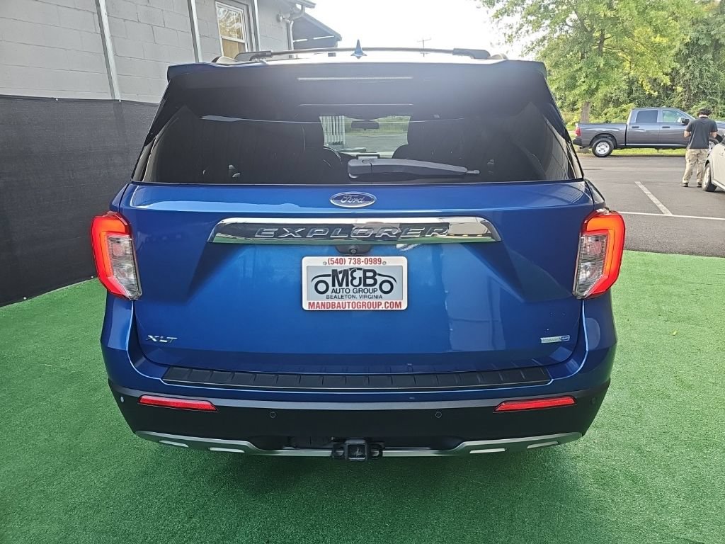 Used 2020 Ford Explorer XLT w/ Equipment Group 202A AWD/4WD image 4