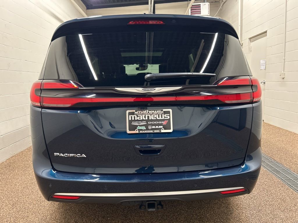 Used 2024 Chrysler Pacifica Pinnacle w/ Trailer Tow Group image 3