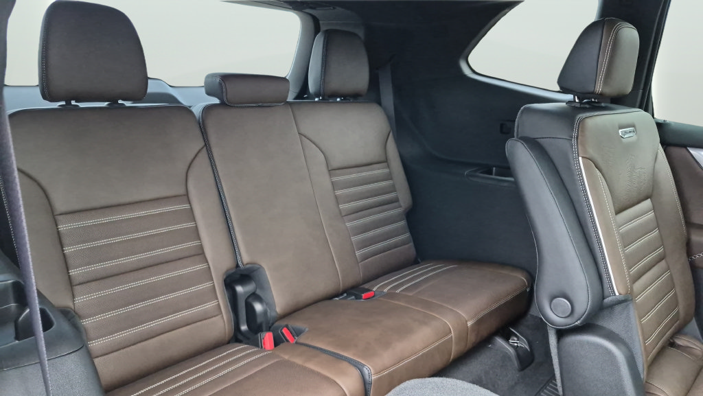 New 2027 GMC Acadia Denali Ultimate w/ LPO, Floor Liner Package AWD/4WD image 25