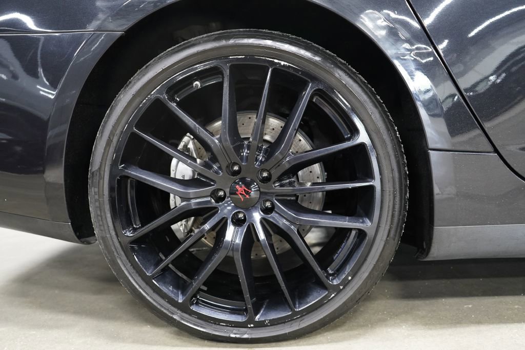 Used 2014 Maserati Quattroporte GTS RWD image 37