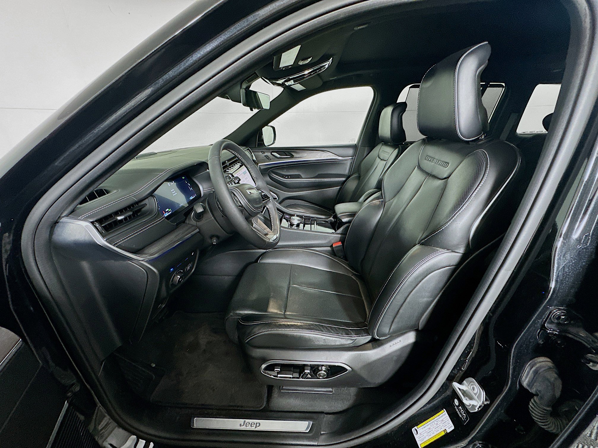 Used 2022 Jeep Grand Cherokee Overland w/ Luxury Tech Group IV image 13