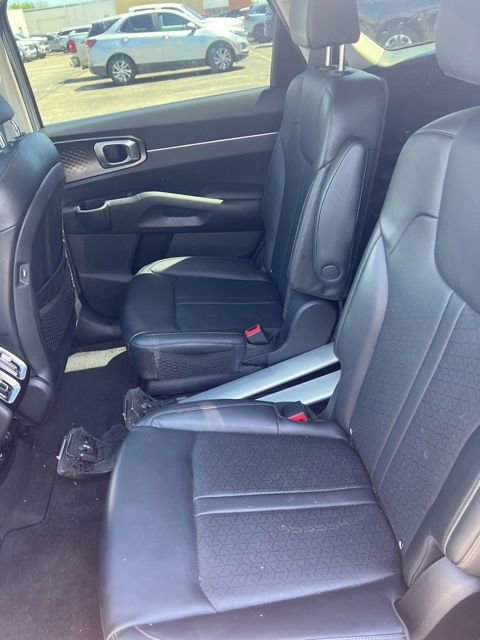 Used 2022 Kia Sorento EX w/ Panoramic Sunroof Package image 6