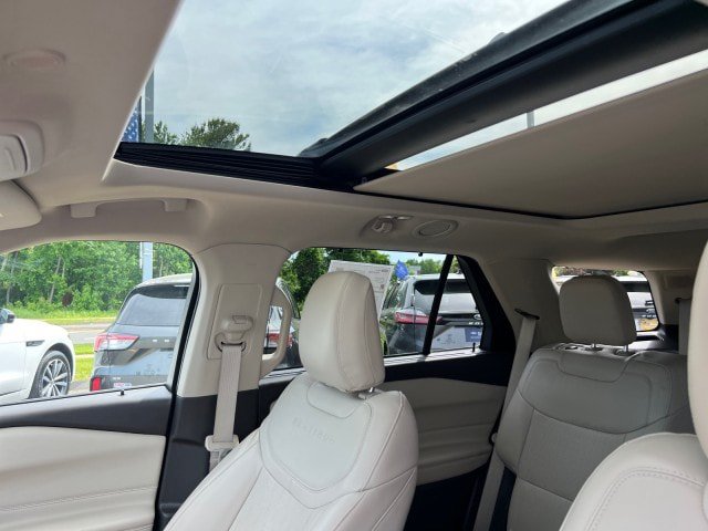 Certified 2023 Ford Explorer Platinum w/ Technology Package AWD/4WD image 9
