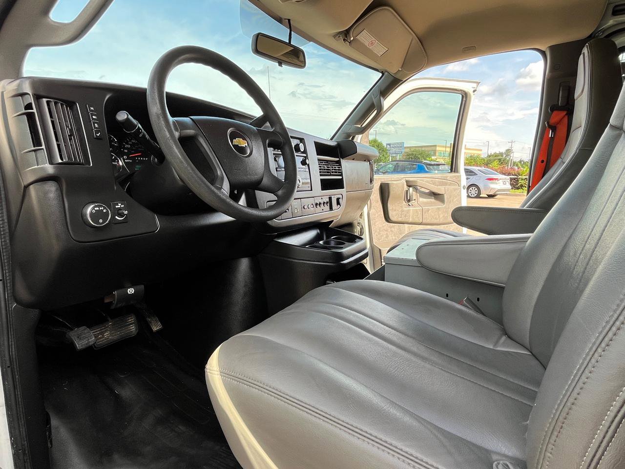 Used 2017 Chevrolet Express 2500 image 7