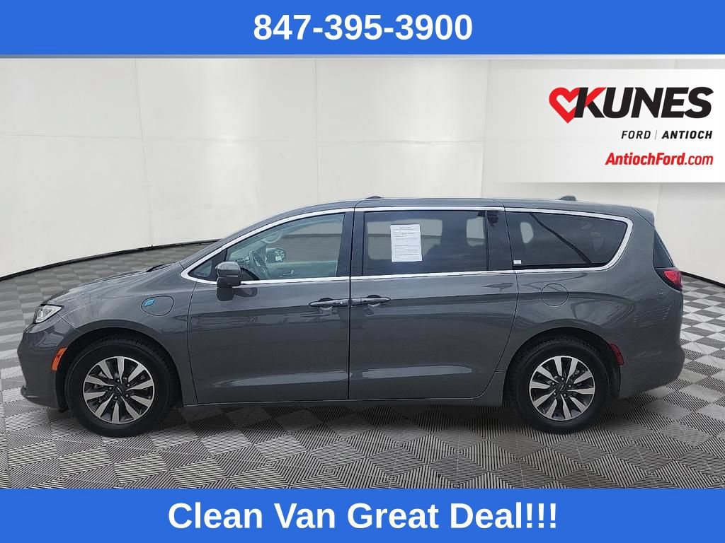 Used 2022 Chrysler Pacifica Touring-L w/ Uconnect Theater Family Group FWD image 5