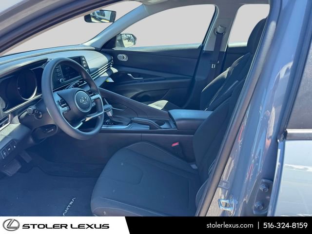 Used 2023 Hyundai Elantra SEL w/ Preferred Accessory Package FWD image 16