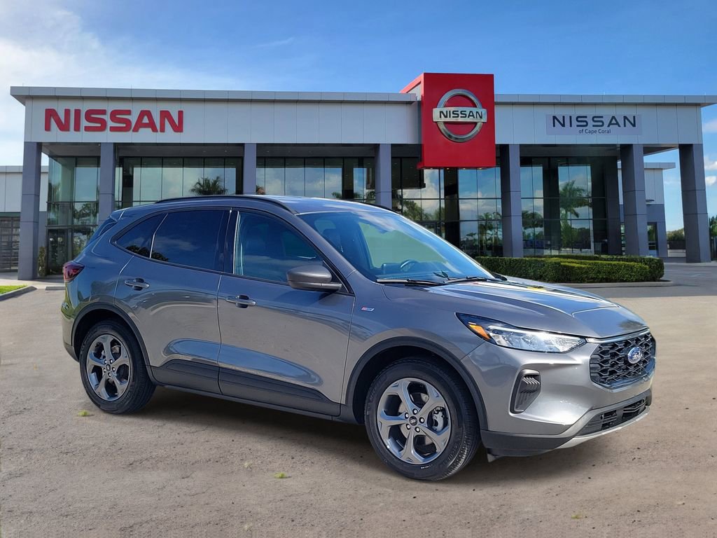 Used 2025 Ford Escape ST-Line image 2