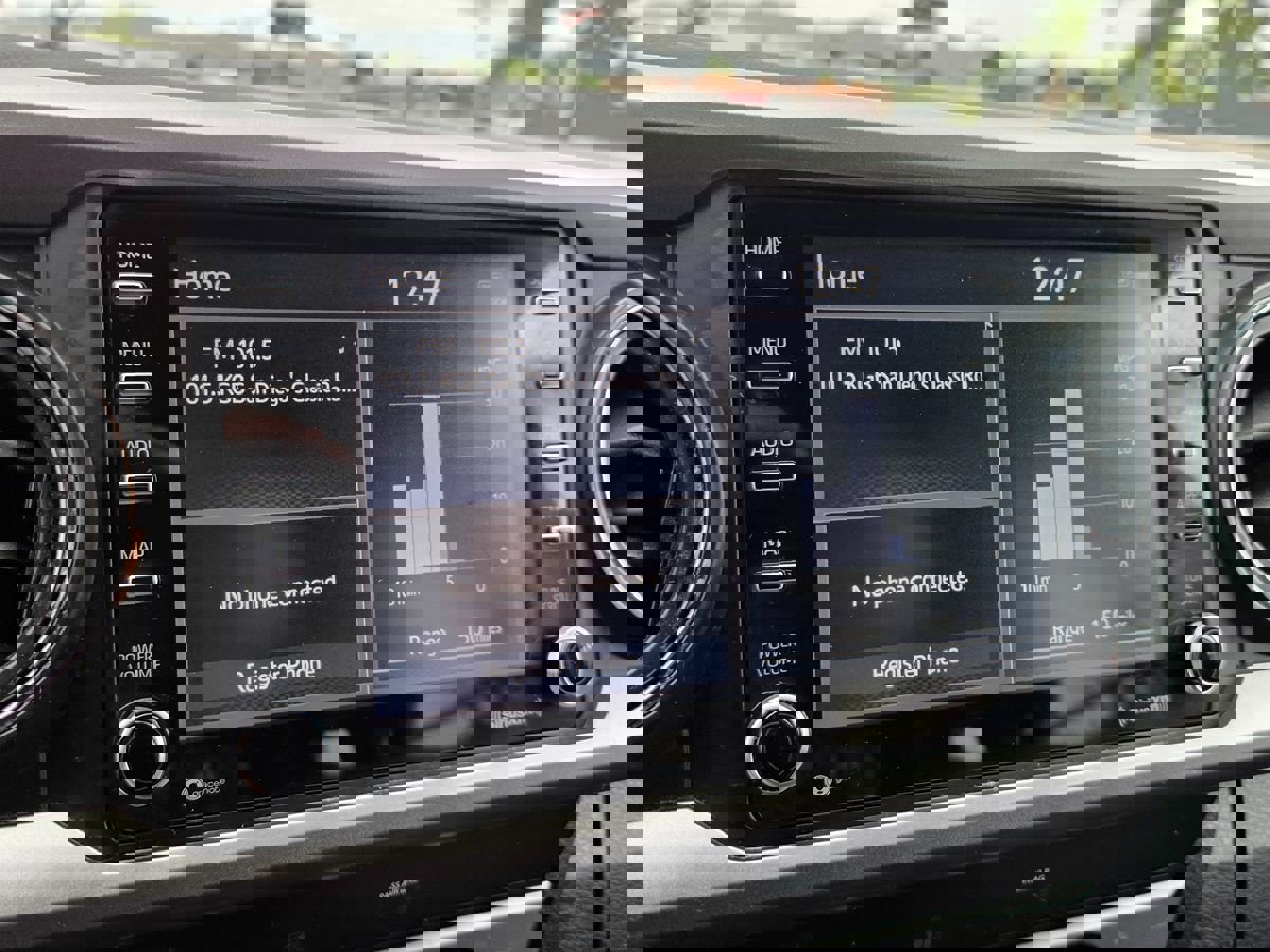 Used 2020 Toyota Tacoma SR5 image 40