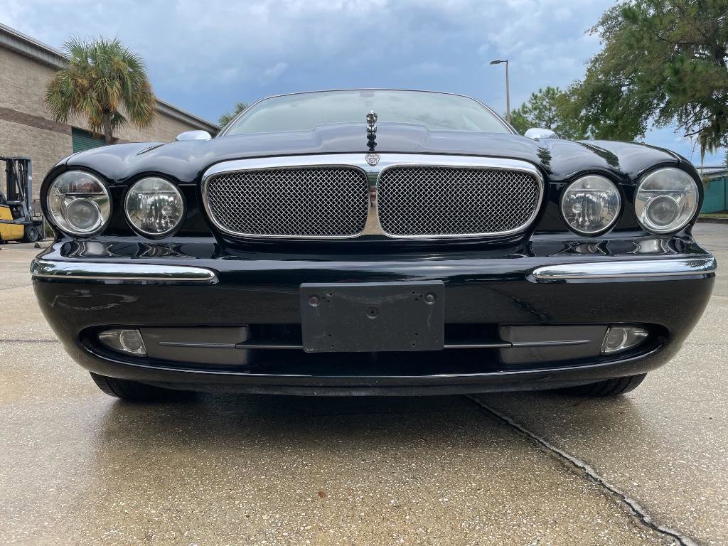 Used 2004 Jaguar XJ8 XJ8 Vanden Plas image 2