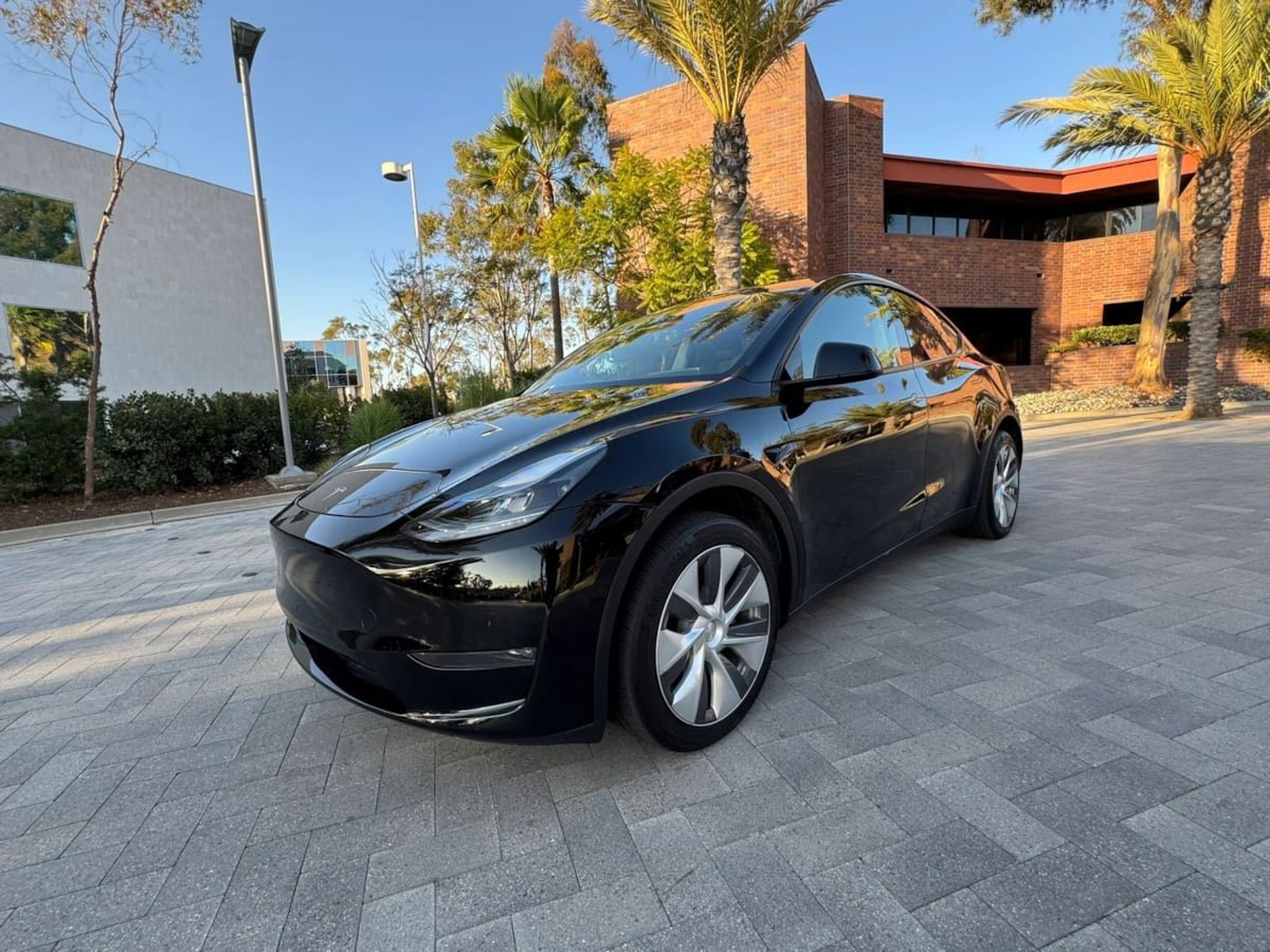 Used 2023 Tesla Model Y Long Range AWD/4WD image 3