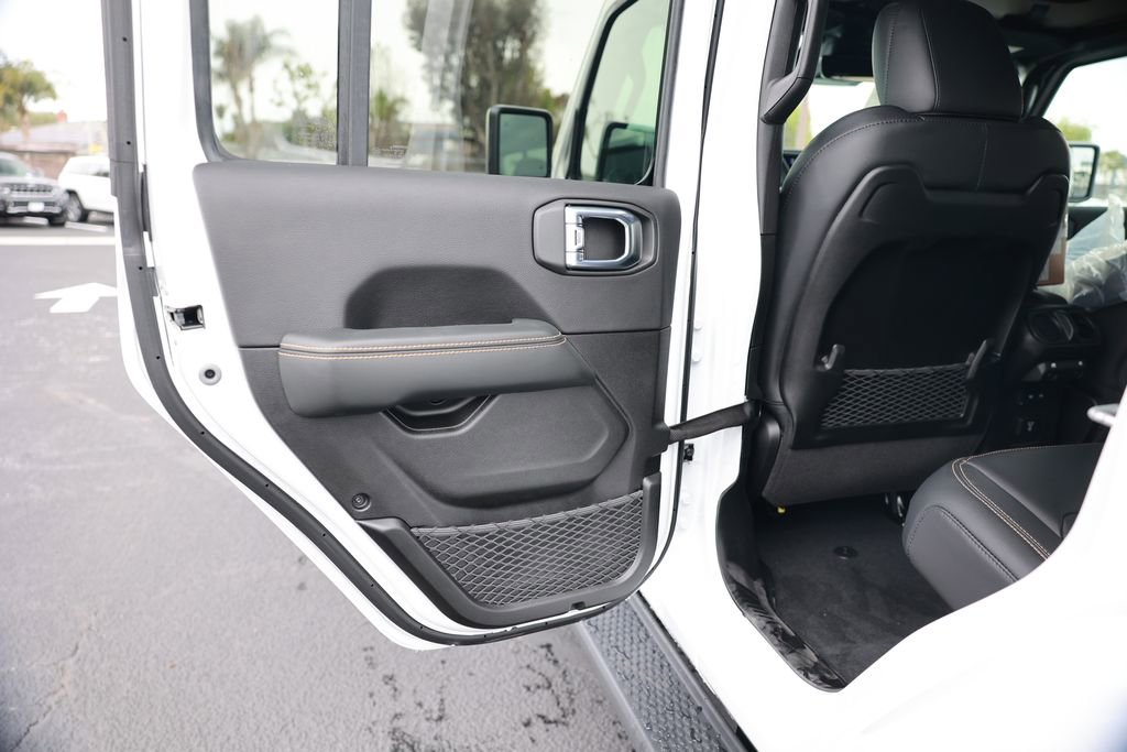 New 2026 Jeep Wrangler Unlimited Sahara AWD/4WD image 30