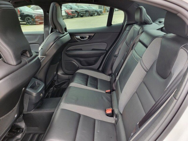 Used 2019 Volvo S60 T5 R-Design image 25