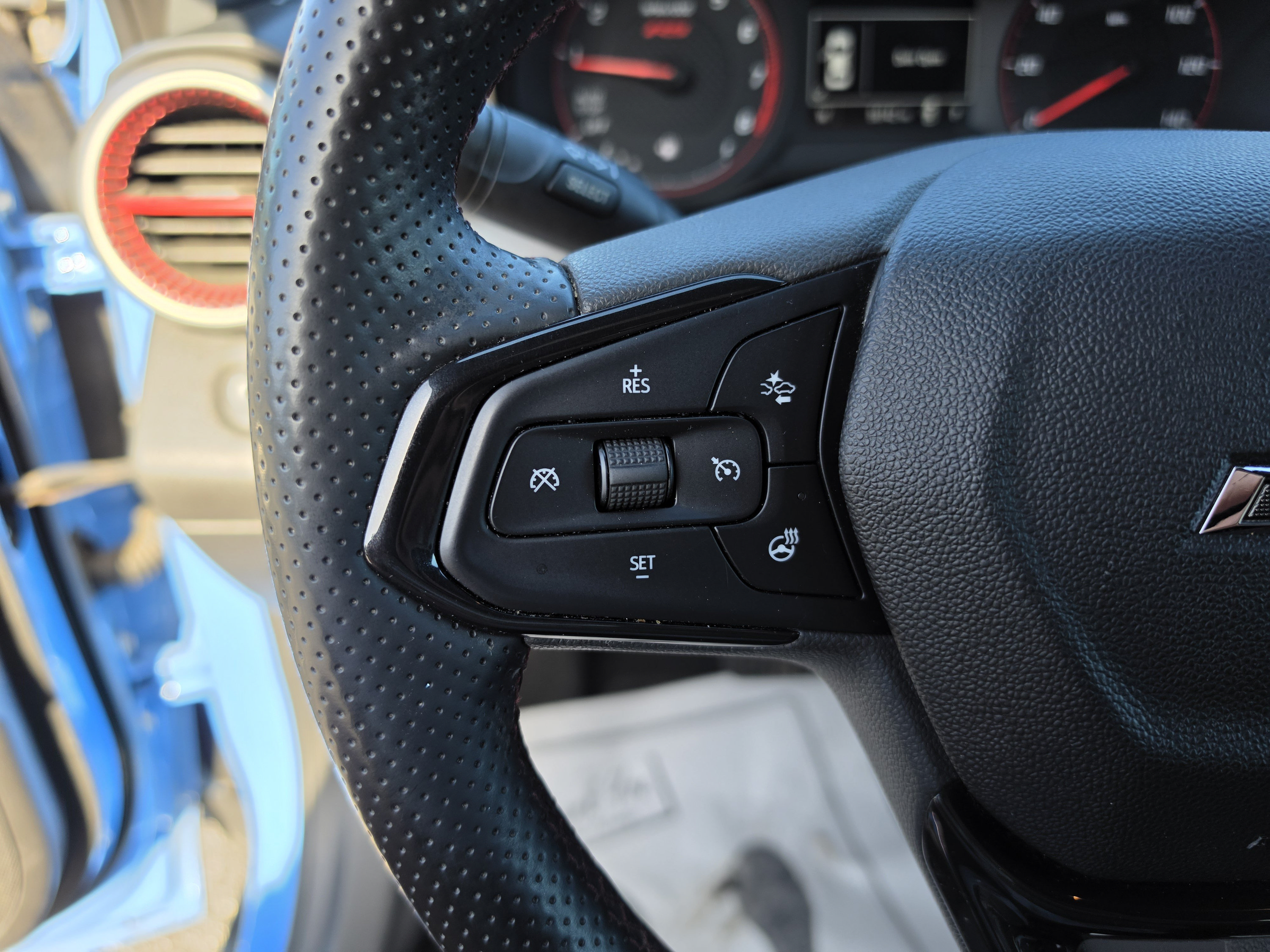 Used 2024 Chevrolet Trax RS w/ Driver Confidence Package FWD image 32