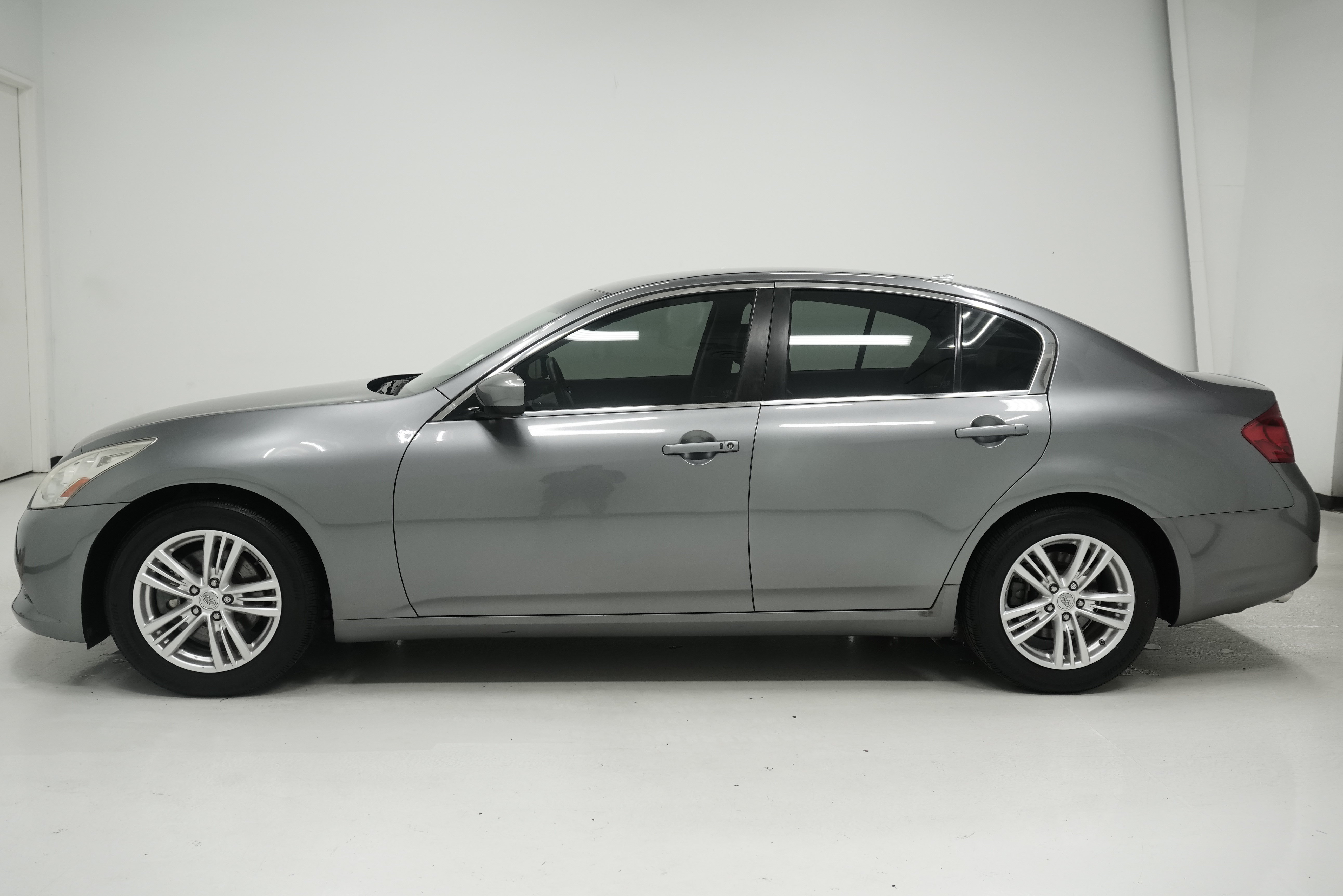 Used 2011 INFINITI G25 RWD image 7