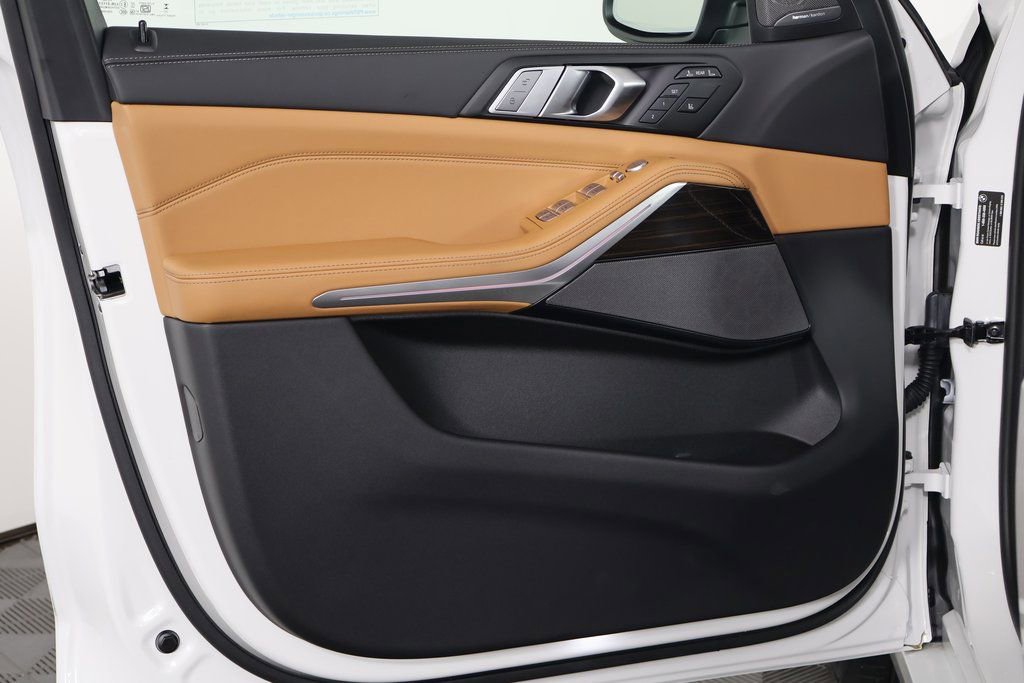 Used 2026 BMW X7 xDrive40i w/ Premium Package image 13