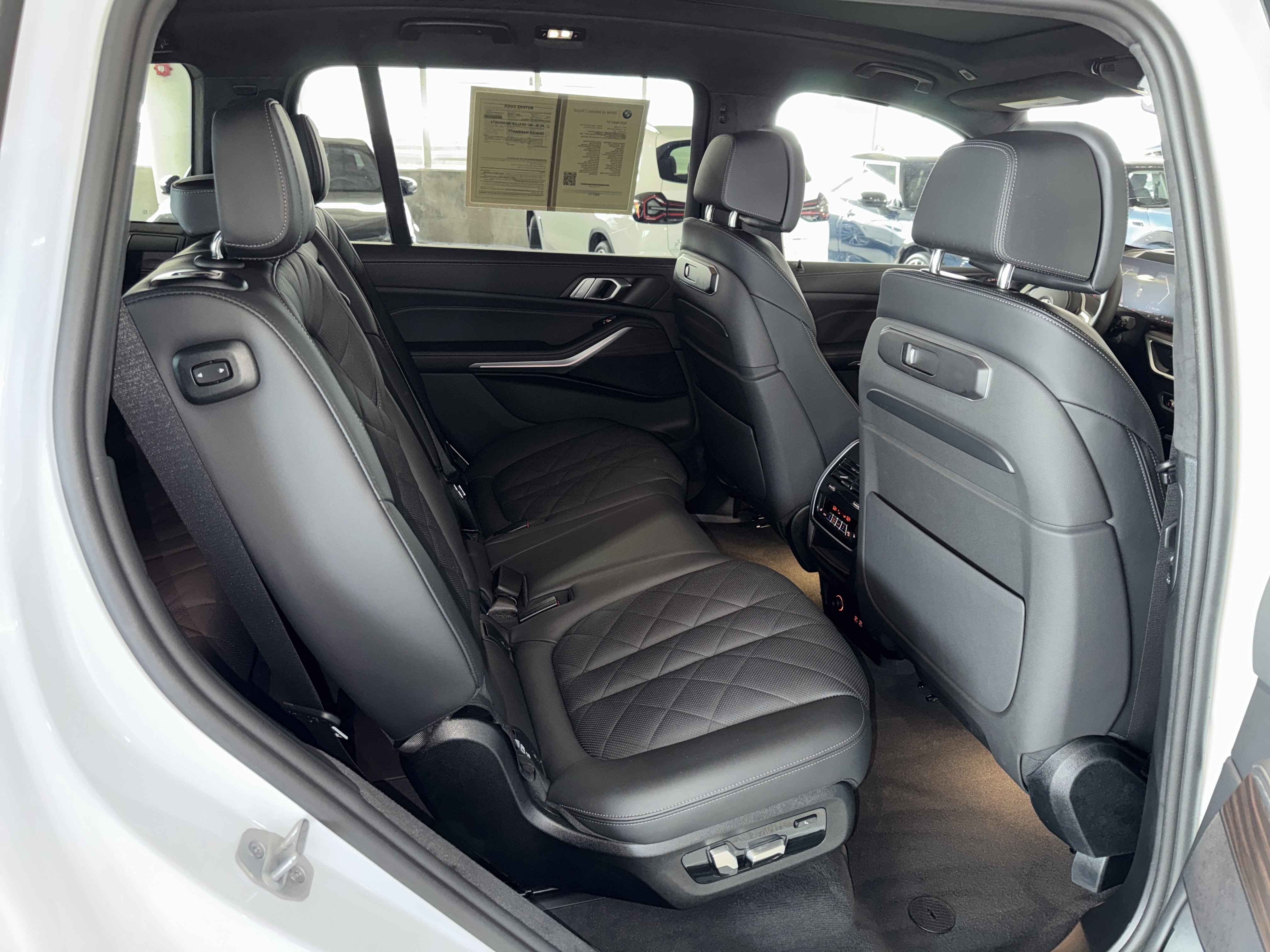 Certified 2025 BMW X7 xDrive40i w/ M Sport Package image 12
