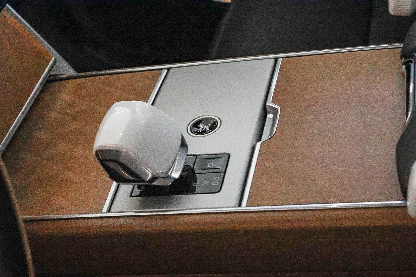 Used 2024 Land Rover Range Rover SV image 30