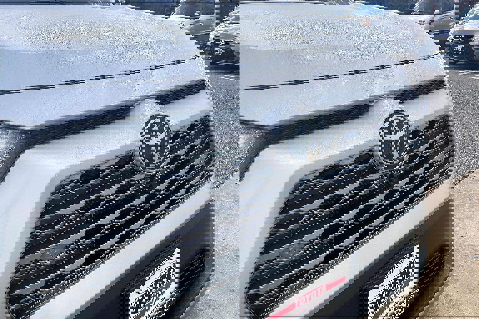 Used 2025 Toyota RAV4 Limited image 35