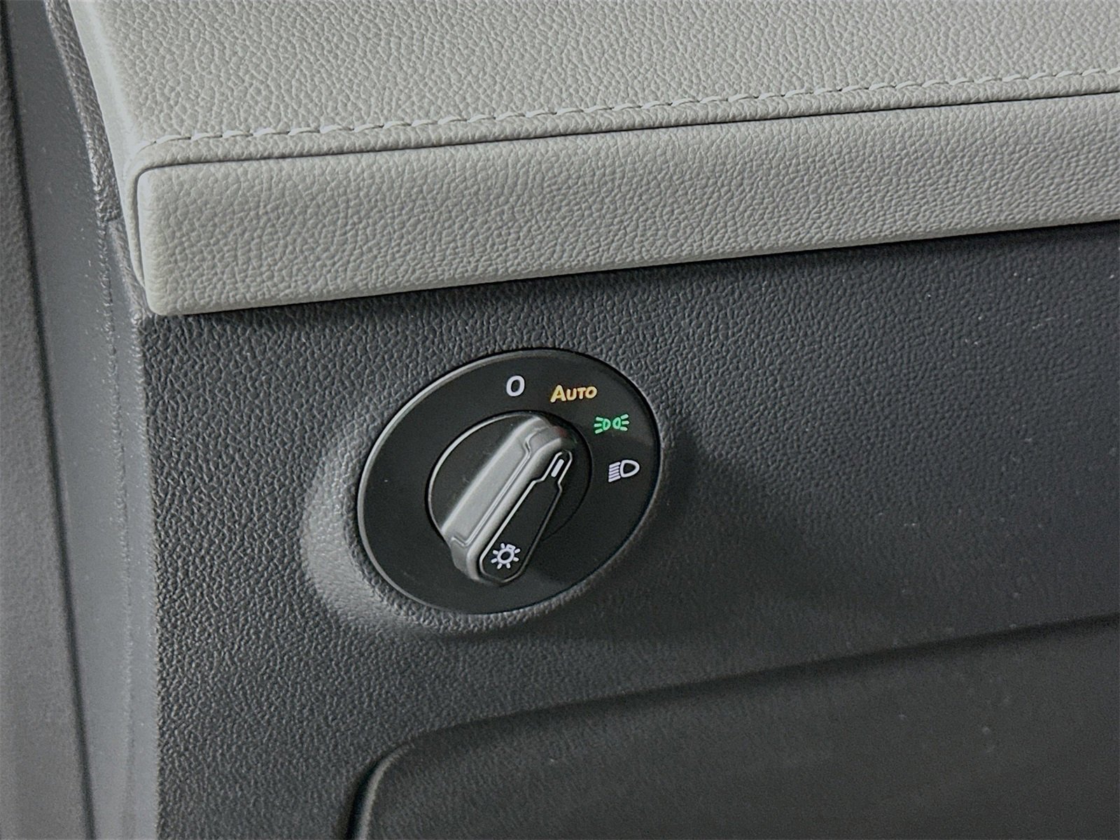 Used 2024 Volkswagen Taos SE w/ Panoramic Sunroof Package image 10