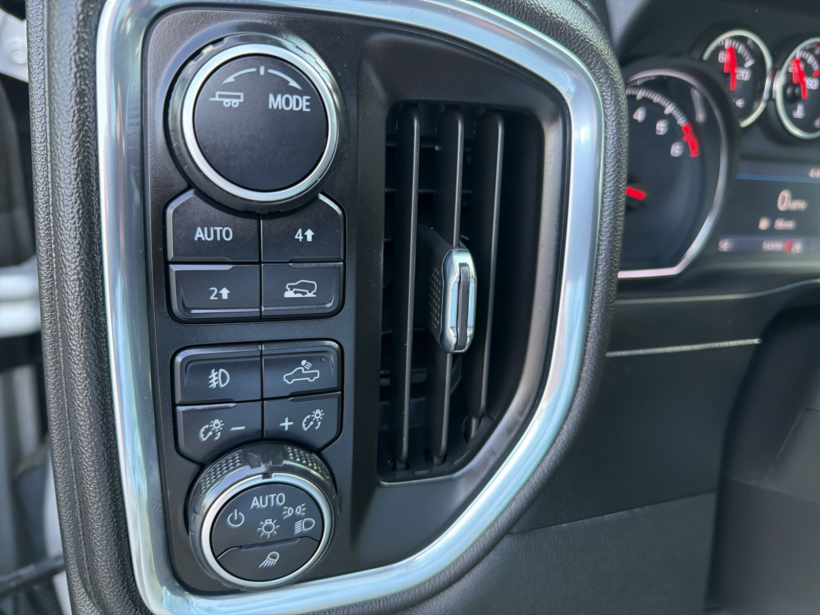 Used 2022 Chevrolet Silverado 1500 RST w/ LPO, Blackout Package AWD/4WD image 14