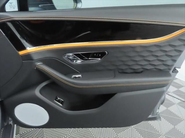 Used 2025 Bentley Flying Spur Plug-In Hybrid AWD/4WD image 26