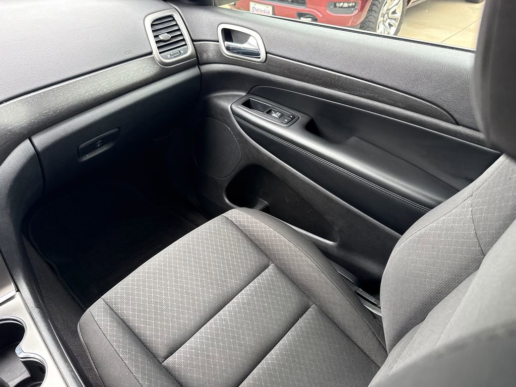 Used 2018 Jeep Grand Cherokee Laredo image 15