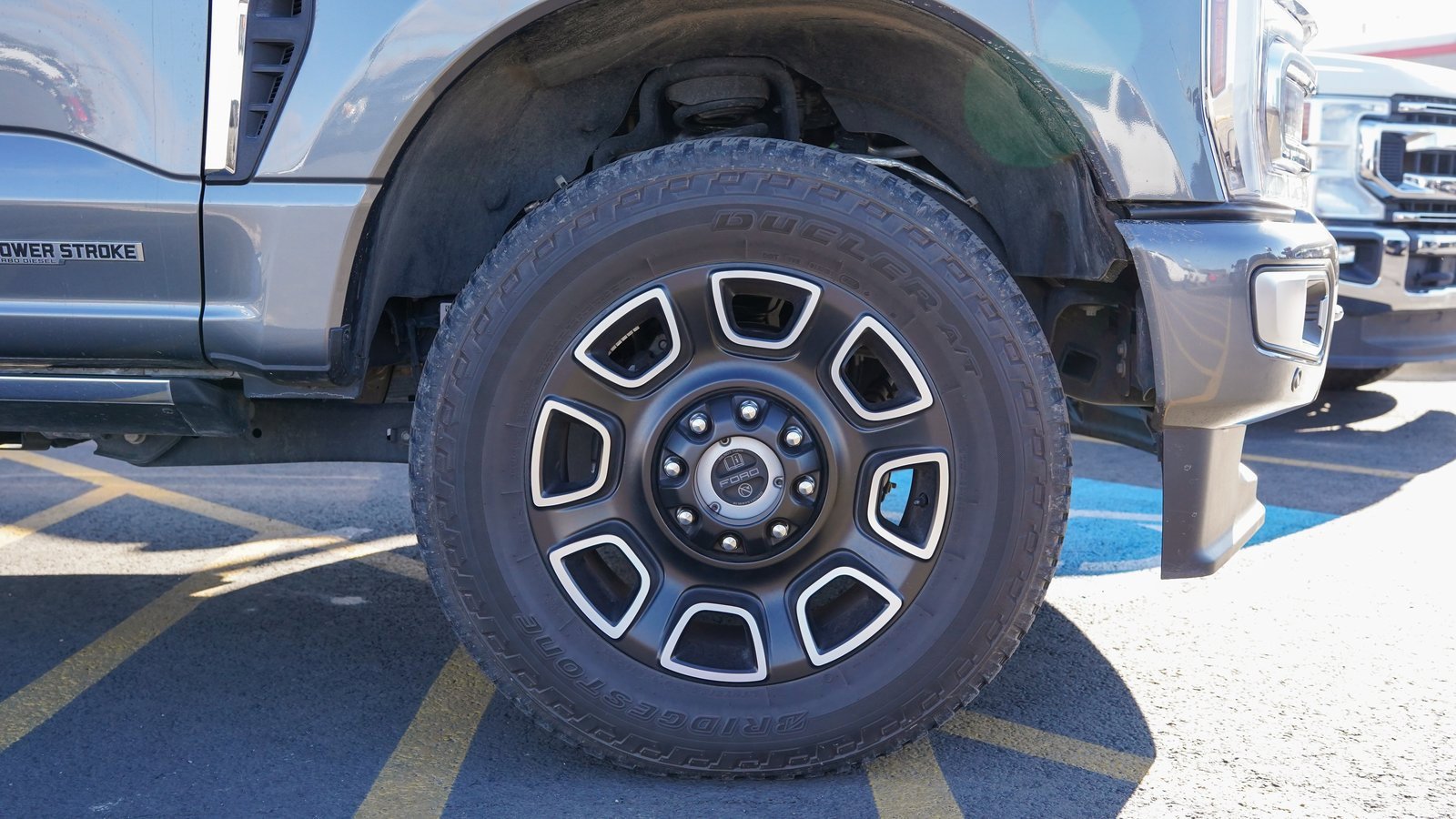 Used 2024 Ford F350 Platinum w/ FX4 Off-Road Package image 4